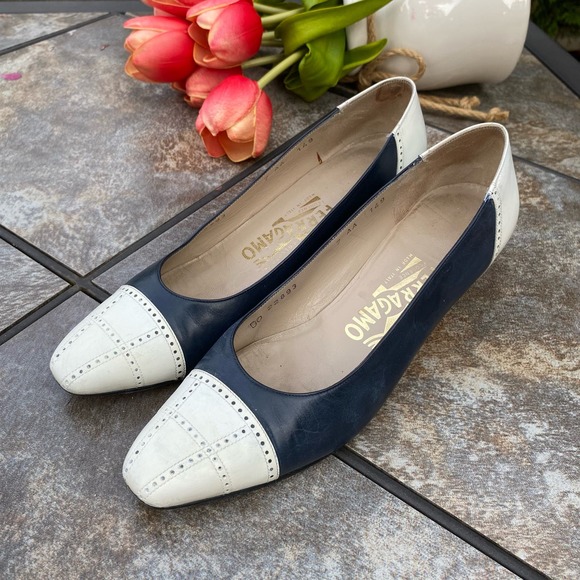 Salvatore Ferragamo Shoes - Salvatore Ferragamo White & Navy Leather Colorblock Pumps 7AA Narrow